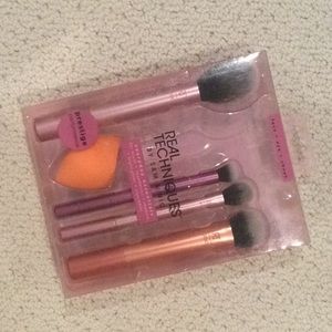 Real techniques everyday essentials brush set NIB